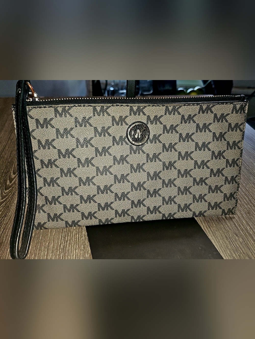 Authentic Michael Kors Fulton MK signature LG zip clutch wristlet black/gray